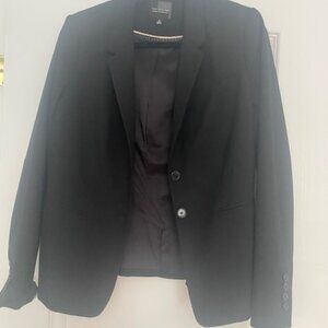 TWO BUTTON CLOSURE BLACK BLAZER